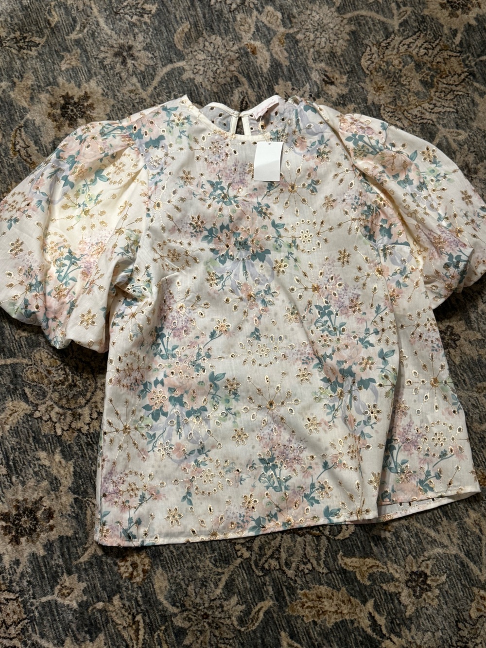 Versona - Love Wednesday Cream Floral Eyelet Puff-Sleeve Top